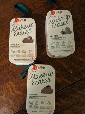 MakeUp Eraser Mini PRO Makeup Remover Tin - White with Teal Ribbon